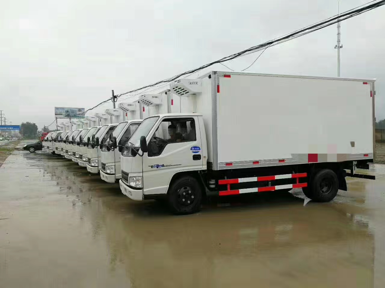 東莞大型運輸公司采購28臺江鈴冷藏車 東莞大型運輸公司采購28臺江鈴冷藏車