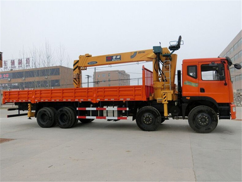 東風(fēng)前四后八【14-20噸】隨車吊