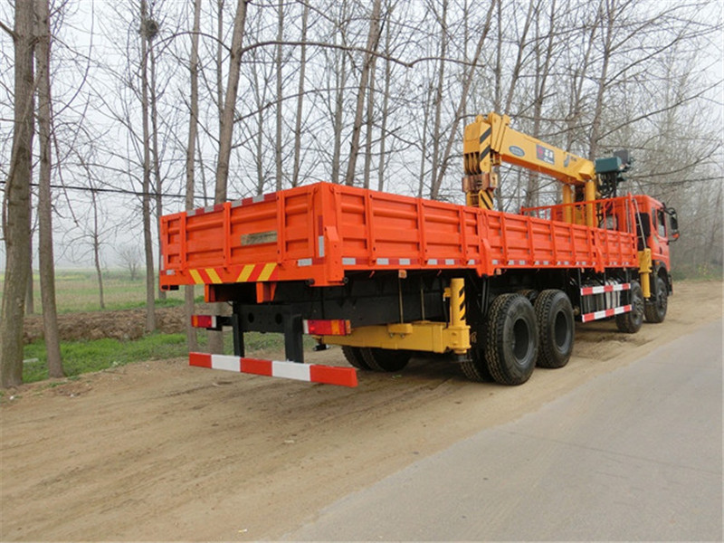 東風(fēng)前四后八【14-20噸】隨車吊