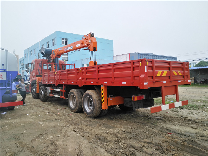 東風天龍前四后八【16-20噸】隨車吊