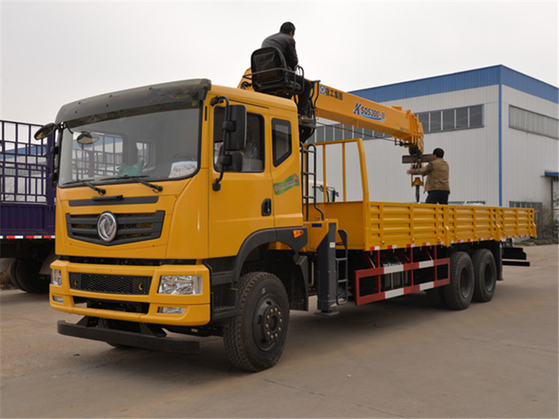 東風(fēng)T702 后八輪【10-12噸】隨車吊