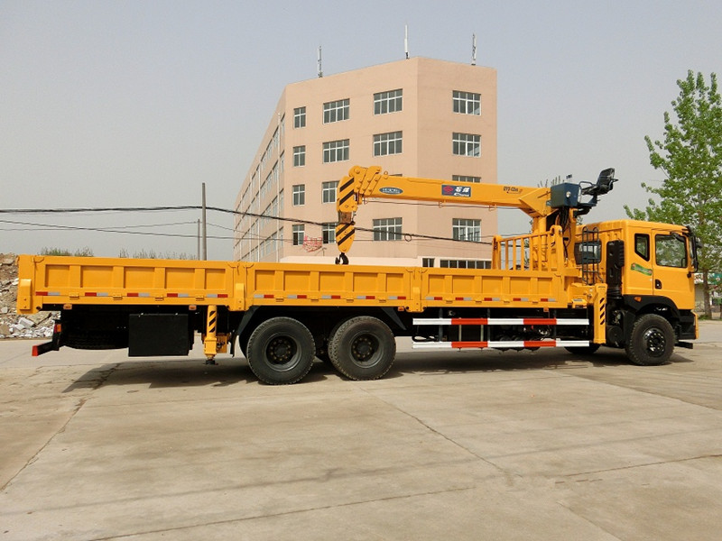 東風T702 后八輪【10-12噸】隨車吊