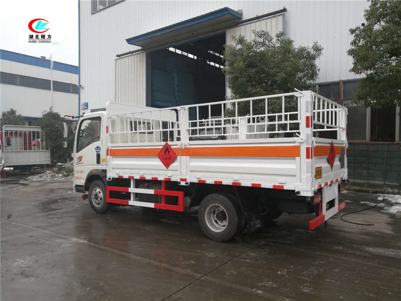 重汽4.1米氣瓶運輸車【二類 藍牌】