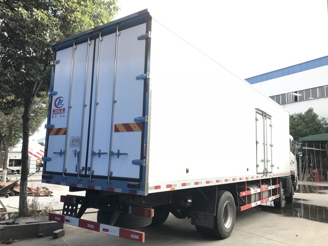 (廂長9.4米)東風(fēng)天龍小三軸冷藏車
