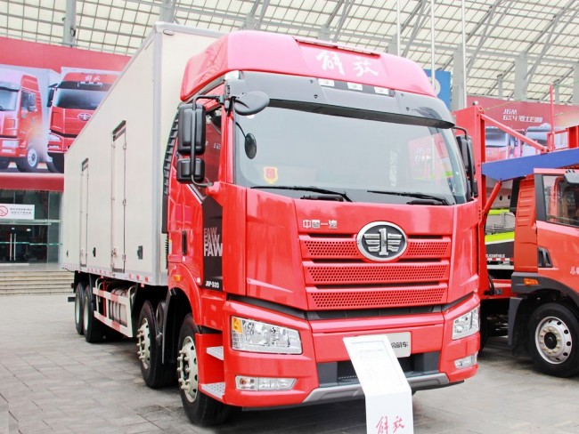 (廂長9.5米)解放J6M前四后八冷藏車