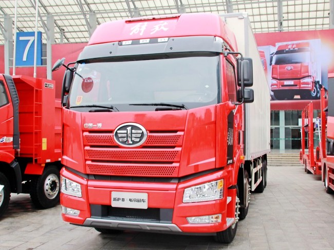 (廂長9.5米)解放J6M前四后八冷藏車