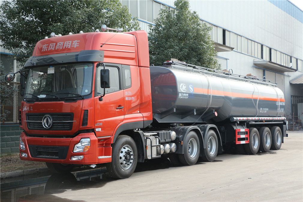 易燃性、腐蝕性物品罐式3軸半掛運輸車