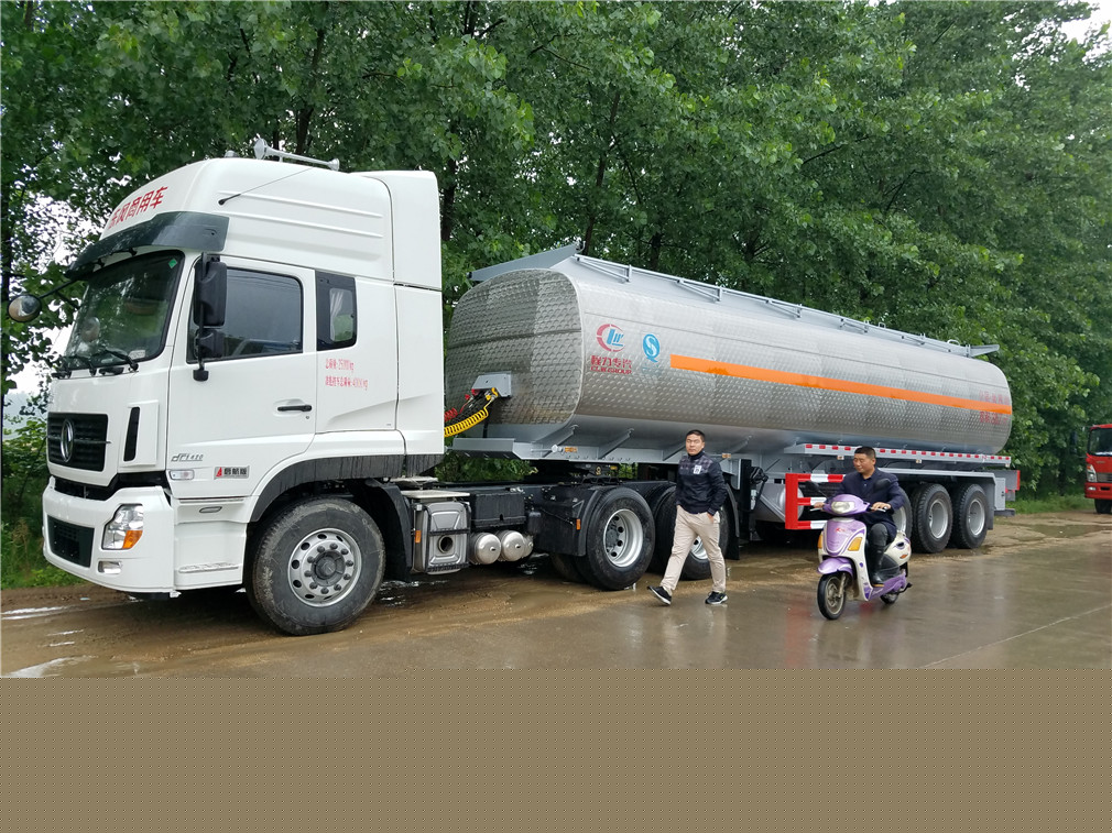 東風天龍3軸【42立方】鋁合金運油半掛車