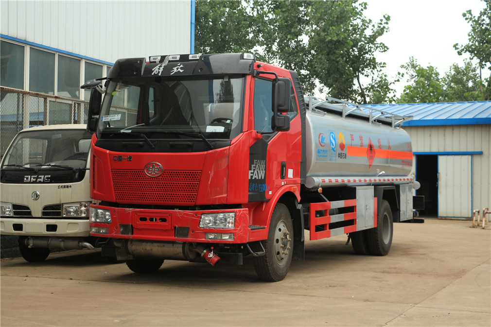 解放J6單橋【15立方】運(yùn)油車