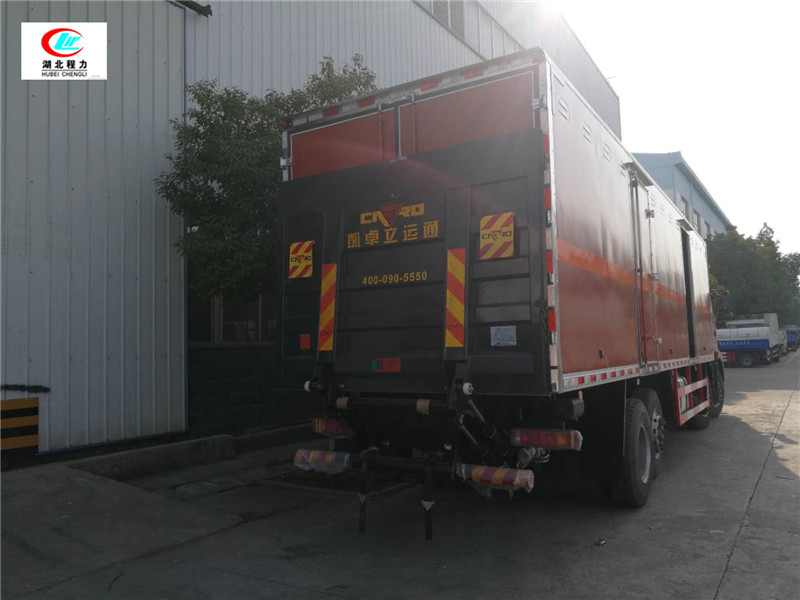 歐曼前四后六9.45米易燃液體廂式運輸車【三類】