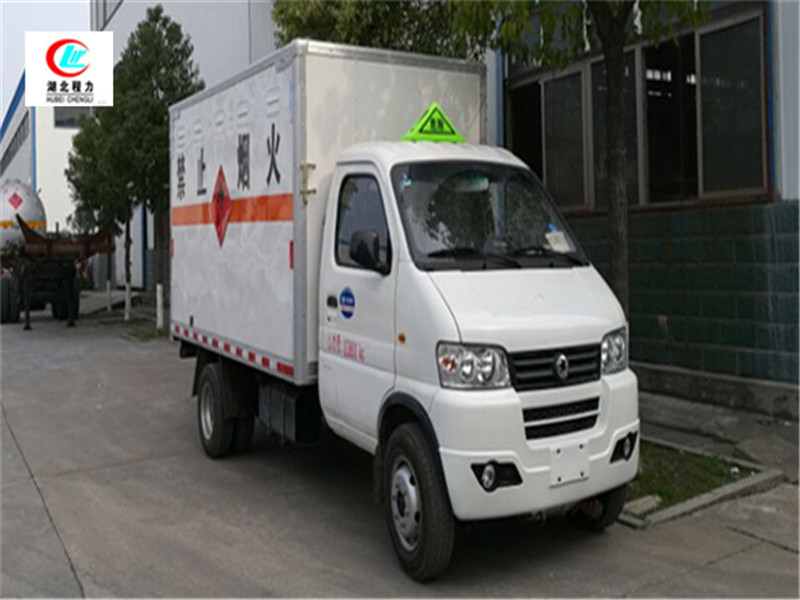 東風俊風3.3米易燃液體廂式運輸車【三類 藍牌】