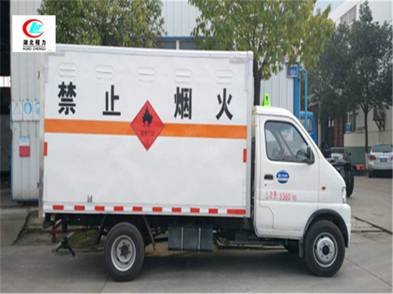 東風俊風3.3米易燃液體廂式運輸車【三類 藍牌】