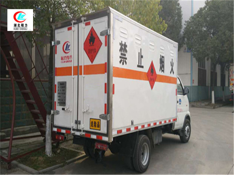 東風俊風3.3米易燃液體廂式運輸車【三類 藍牌】