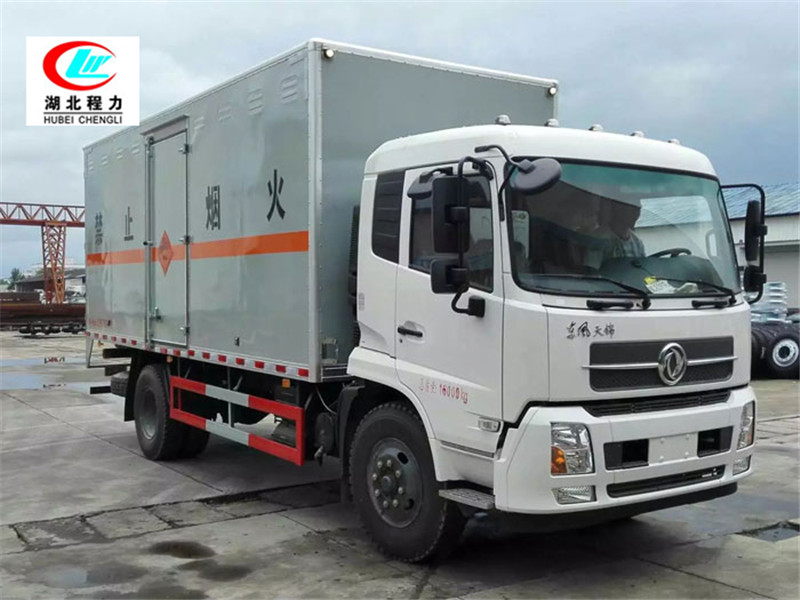 東風天錦6.6米易燃液體廂式運輸車【三類】