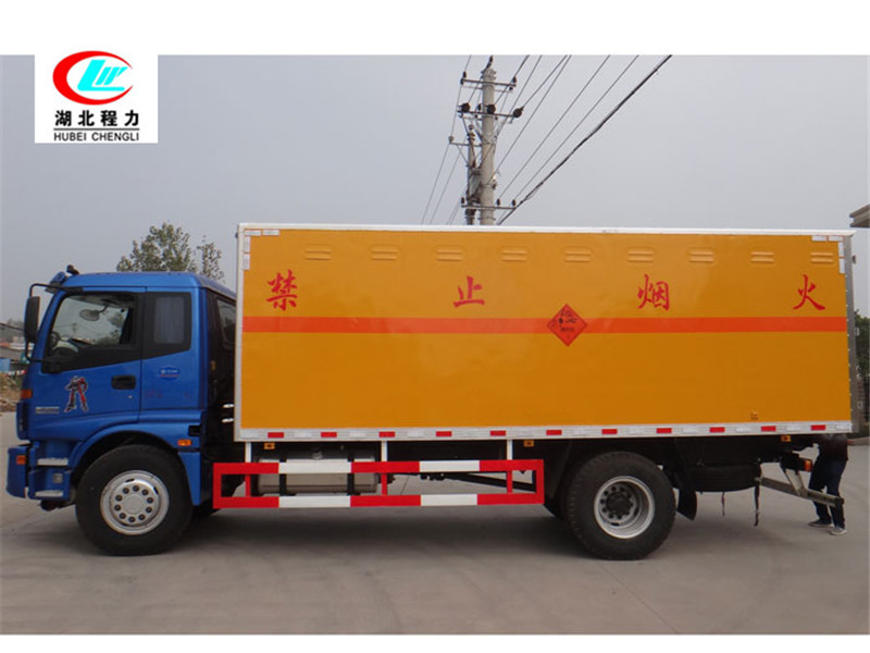 福田歐曼 6.2米易燃液體廂式運輸車【三類】