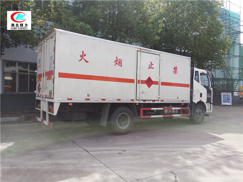 解放6.2米易燃液體廂式運輸車【三類】