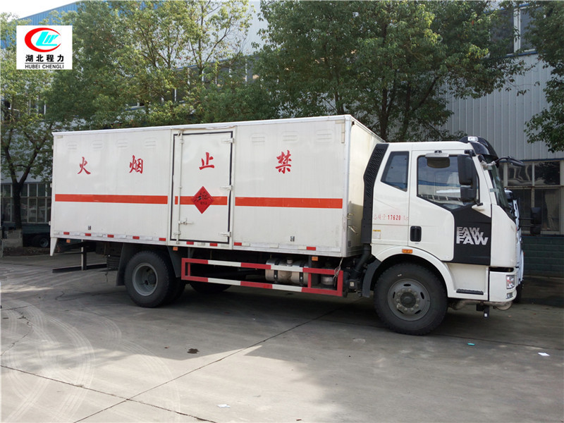 解放6.2米易燃液體廂式運輸車【三類】