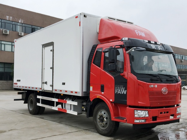 (廂長(zhǎng)6.8/7.5米)解放J6冷藏車(chē)