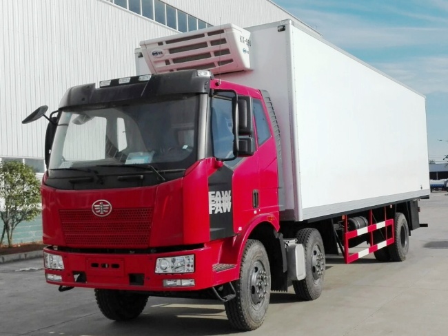 (廂長(zhǎng)7.7米)解放J6L小三軸冷藏車(chē)