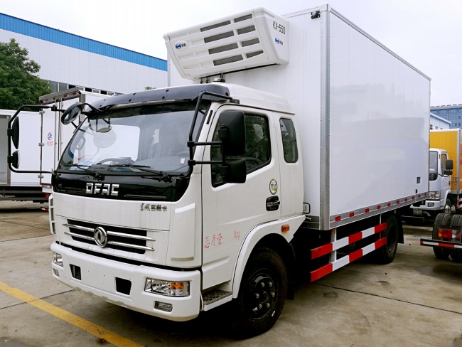 (廂長4.8米)東風(fēng)多利卡冷藏車