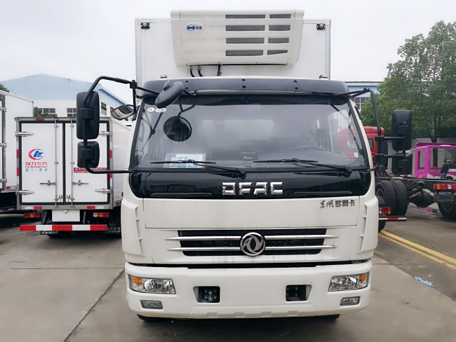 (廂長4.8米)東風(fēng)多利卡冷藏車