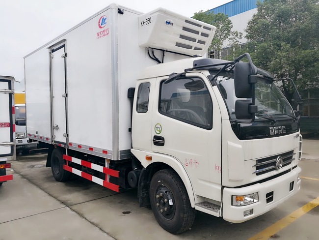 (廂長4.8米)東風(fēng)多利卡冷藏車