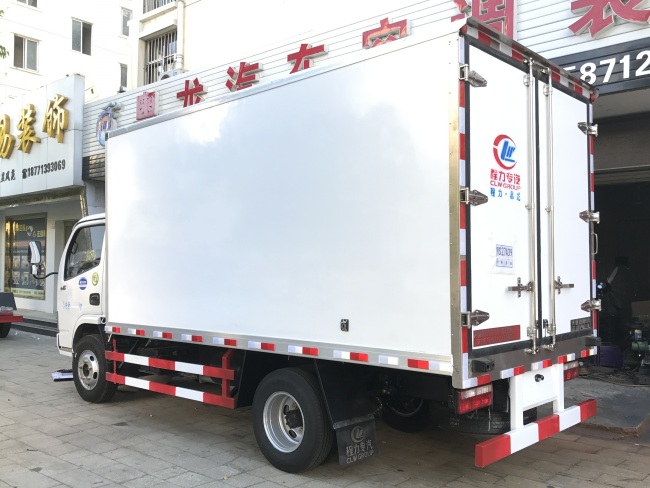 (廂長4.0米)東風多利卡冷藏車