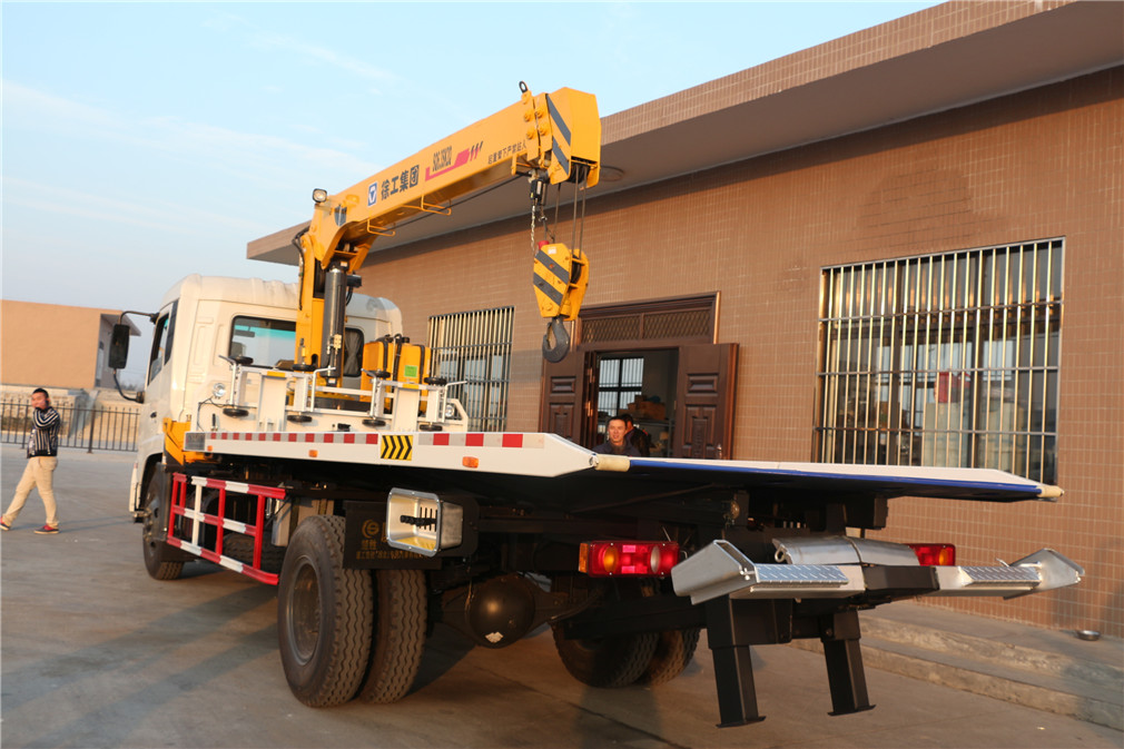 東風天錦CLW5122TQZD5平板帶吊清障車