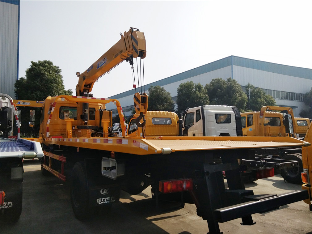 東風天錦CLW5122TQZD5平板帶吊清障車