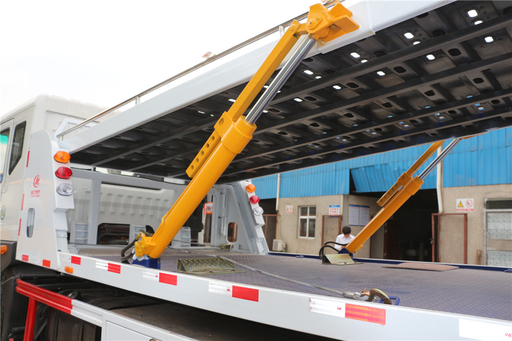 東風(fēng)D9CLW5165TQZE5一拖三清障車