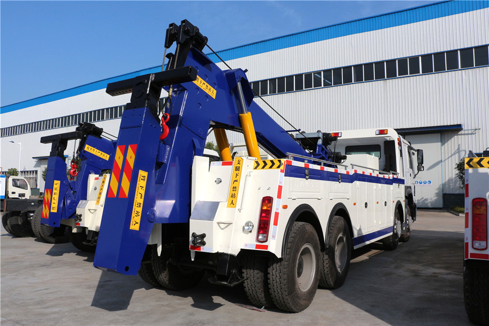 重汽豪沃前四后八CLW5311TQZZ5一托一清障車