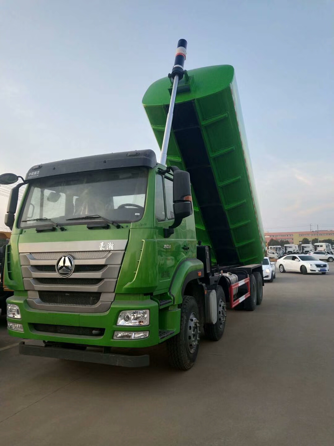 重汽污泥自卸運(yùn)輸車(24方)