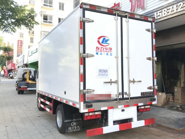 (廂長4.0米)東風多利卡冷藏車