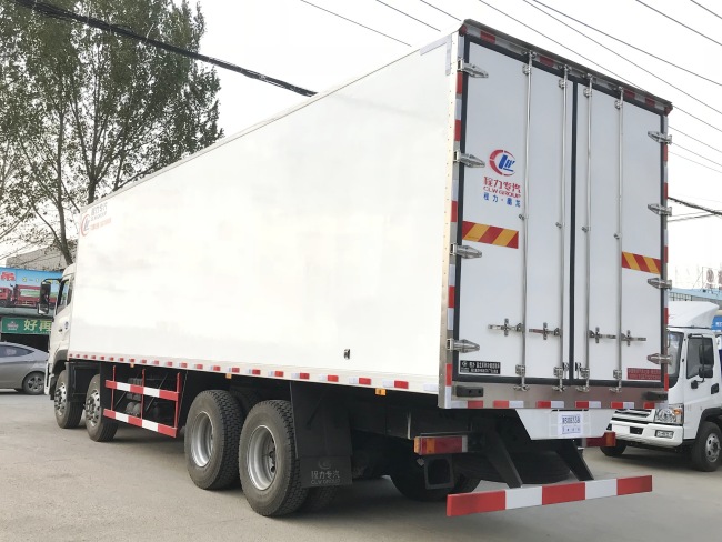 (廂長9.4米)東風天龍前四后八冷藏車