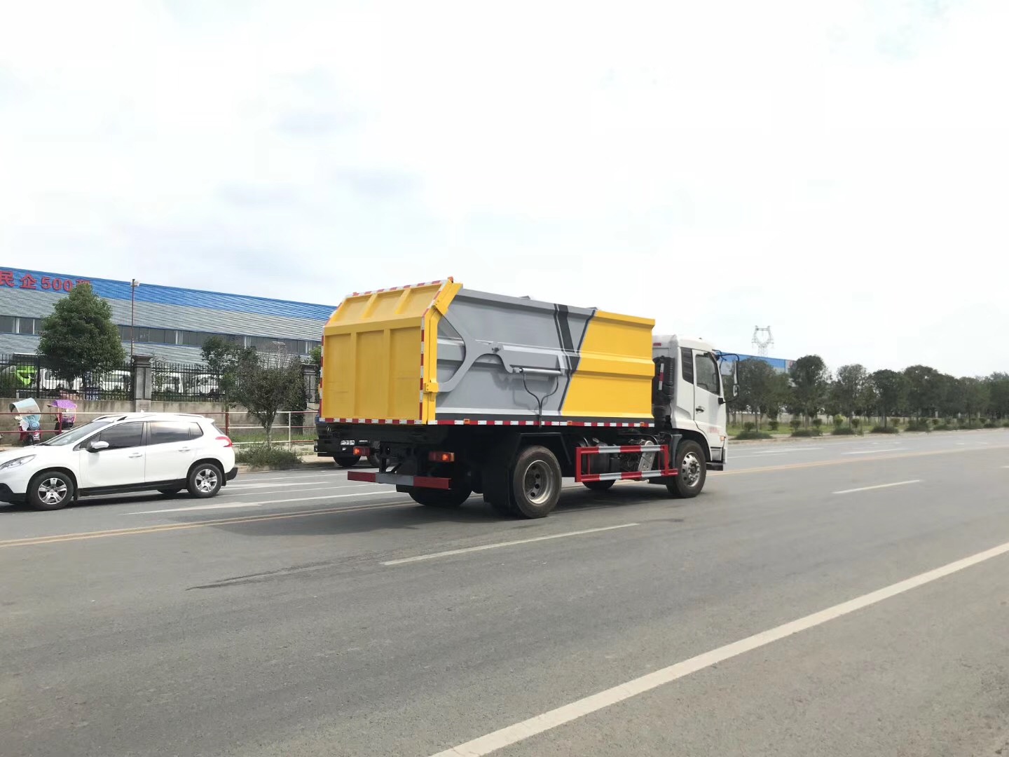 國六·東風天錦【15方】對接垃圾車