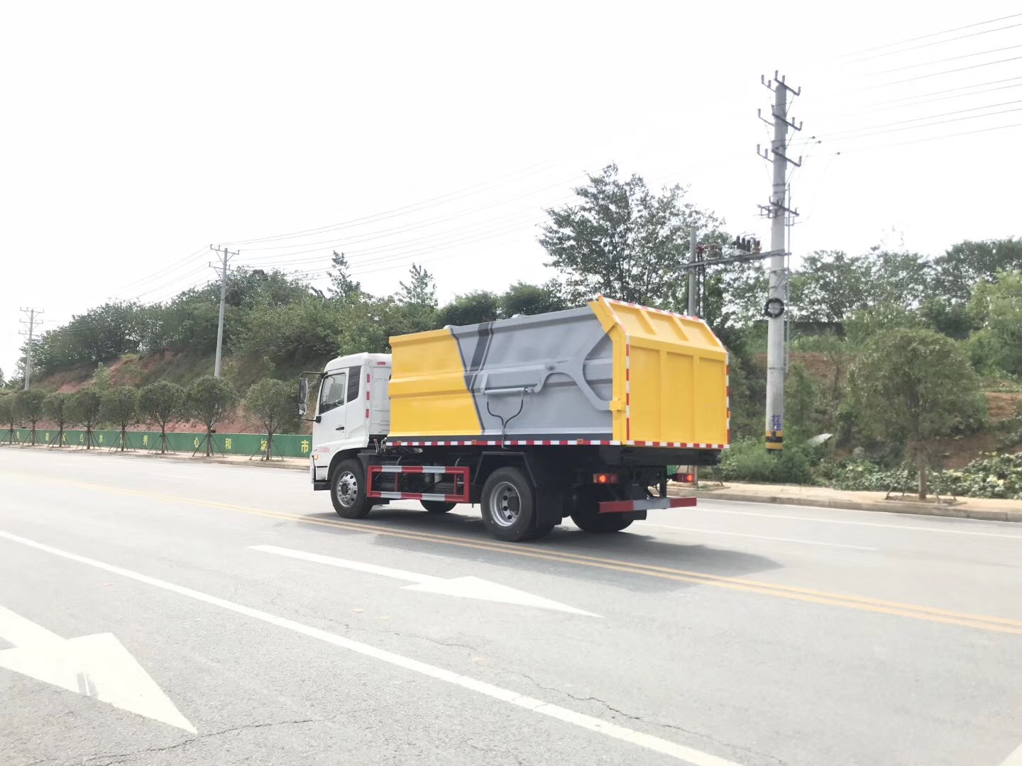 國六·東風天錦【15方】對接垃圾車