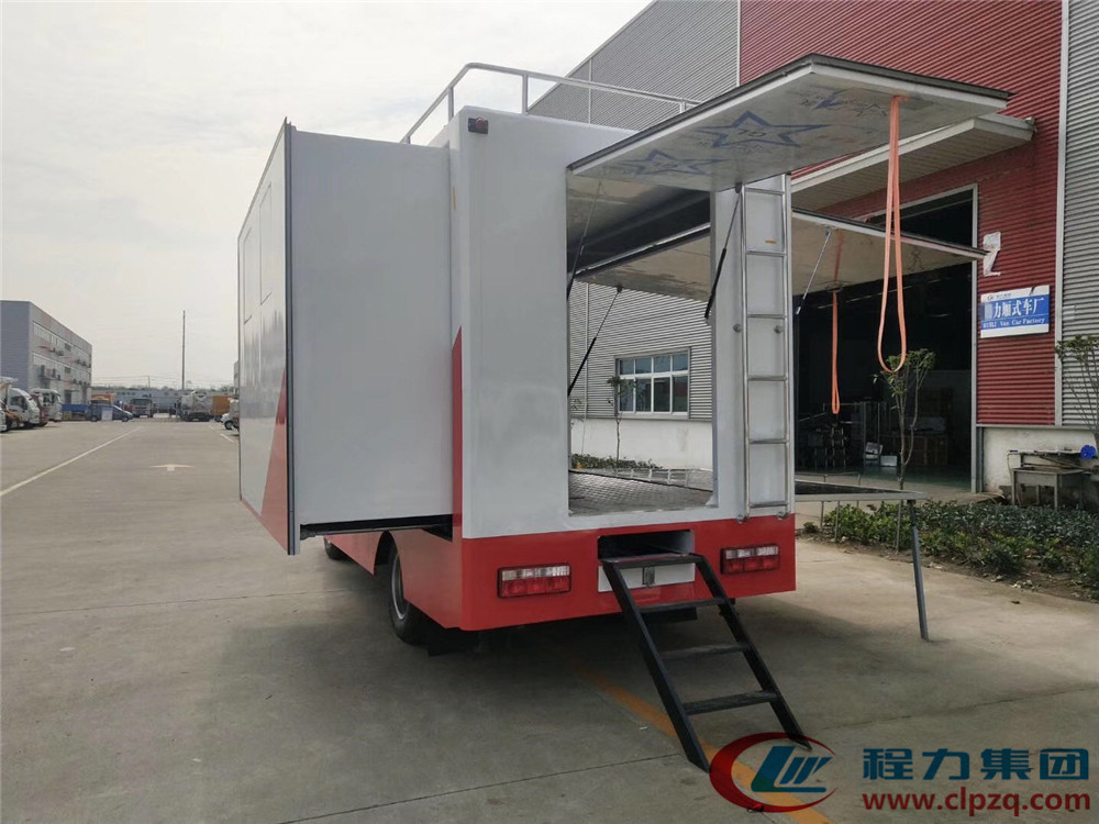 (廂長4.2米)東風D6 餐車