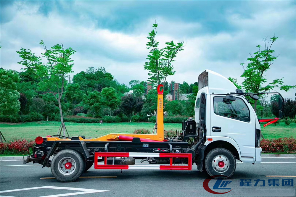 國六【7-8方】東風D7 勾臂垃圾車