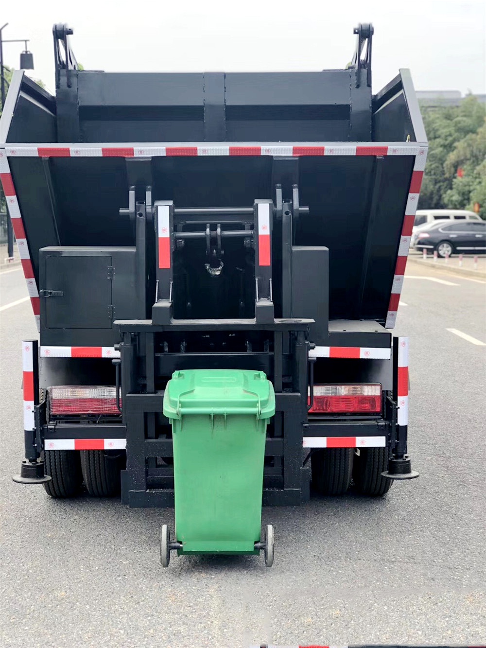 國六【7方】東風D6 無泄漏垃圾車