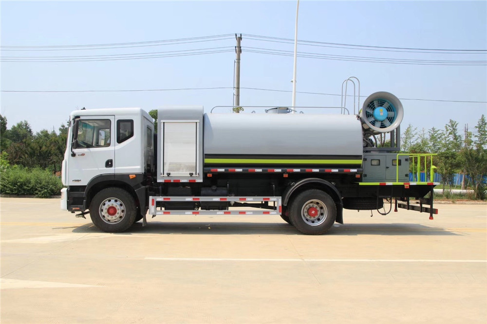 國六【12方】東風D9 抑塵車#50-100米