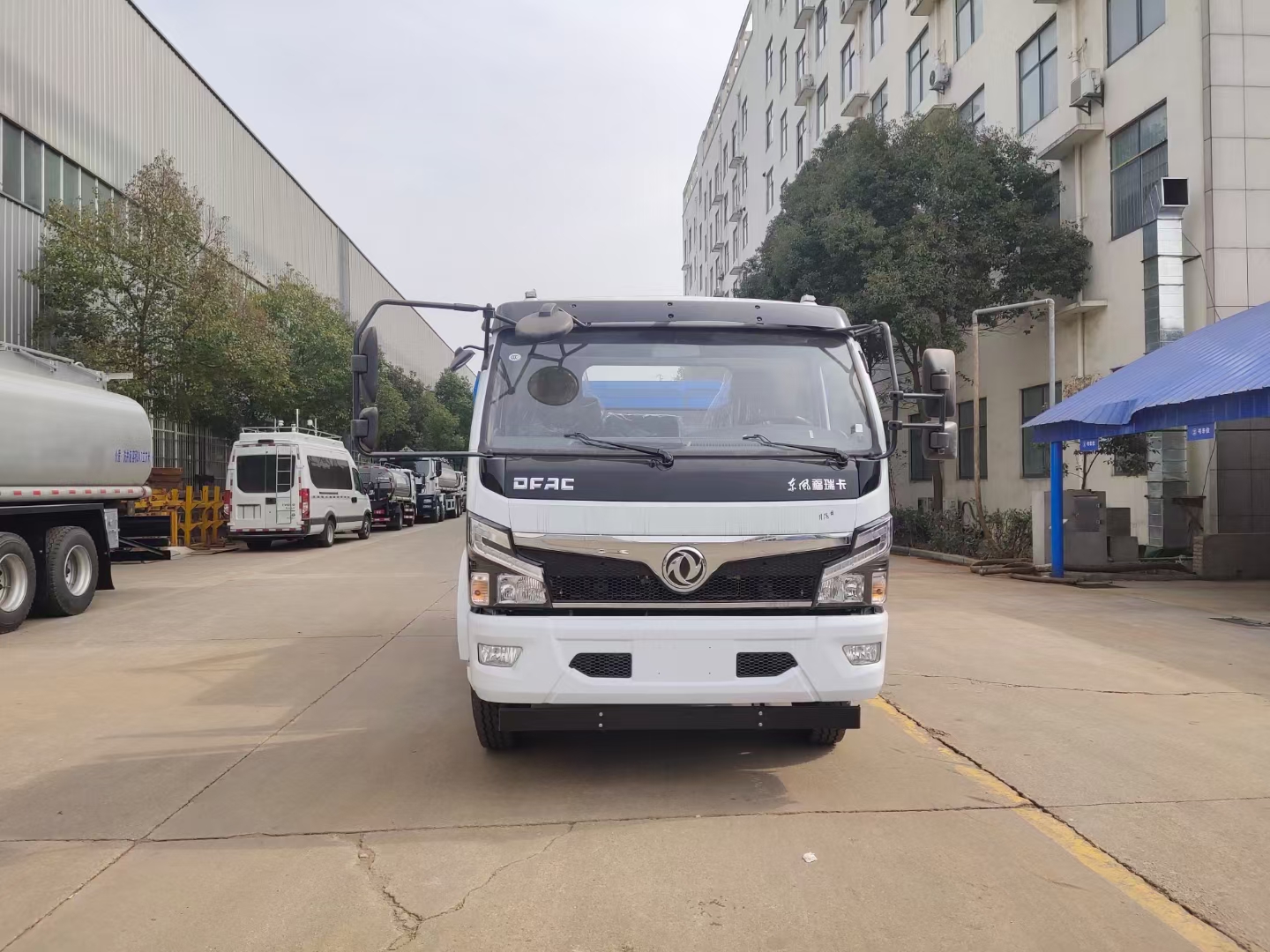 國六【8立方】東風(fēng)D7多利卡 擺臂垃圾車